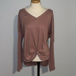 Like new Wild Fable trendy top!!